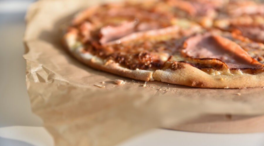 Ile kalorii ma pizza i od czego to zależy?