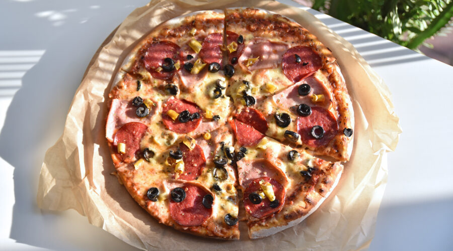 Pizza na wieczór filmowy – przekąska idealna!